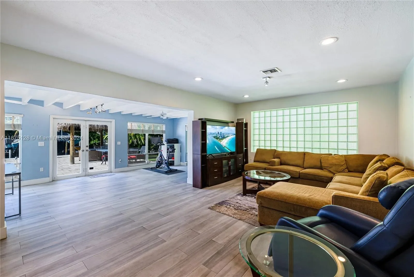 13240 Coronado Ln, North Miami Beach, Florida, United States. - Photo 3