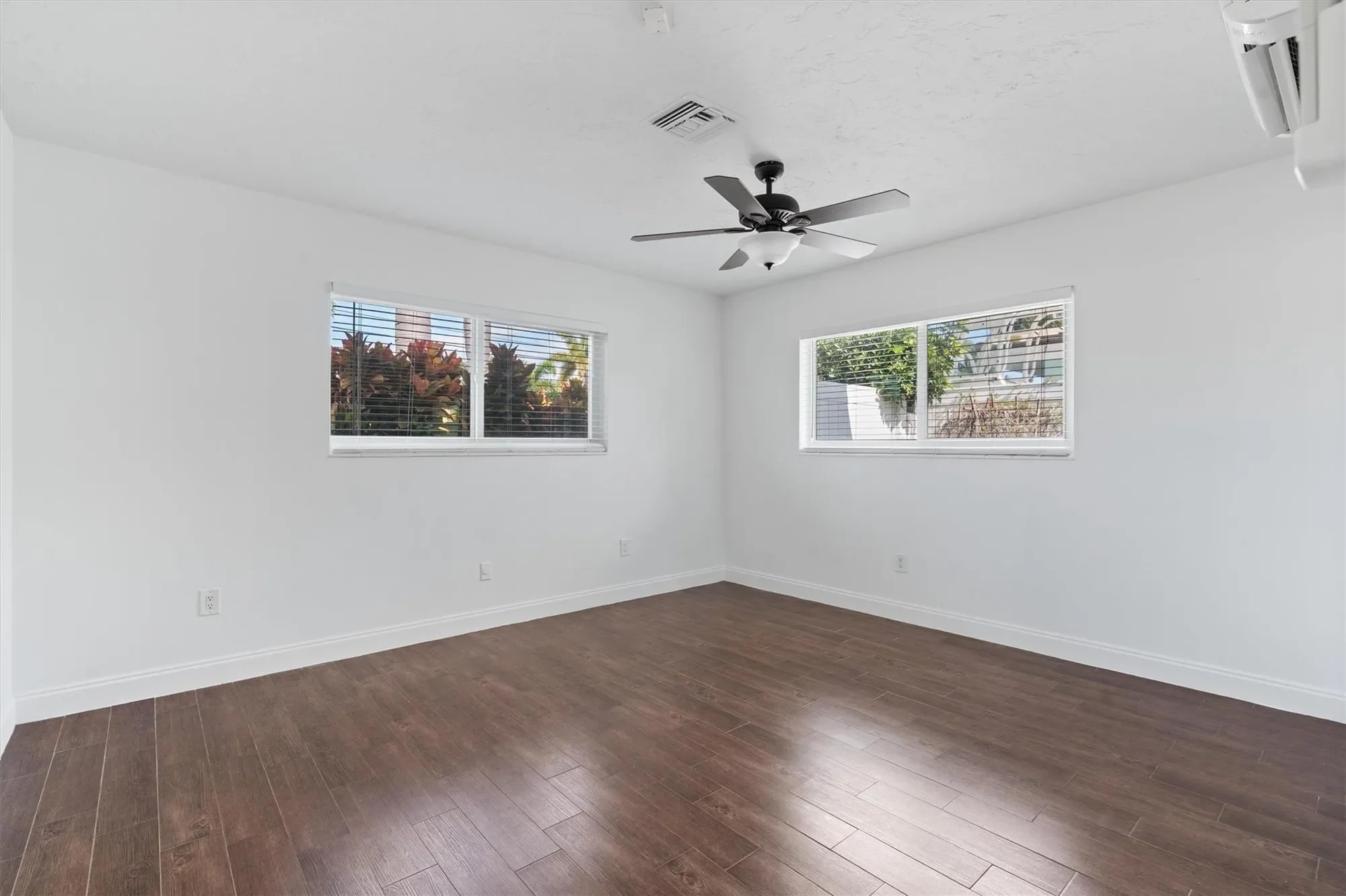 370 SE 3rd Ct, Pompano Beach, Florida, United States. - Photo 20