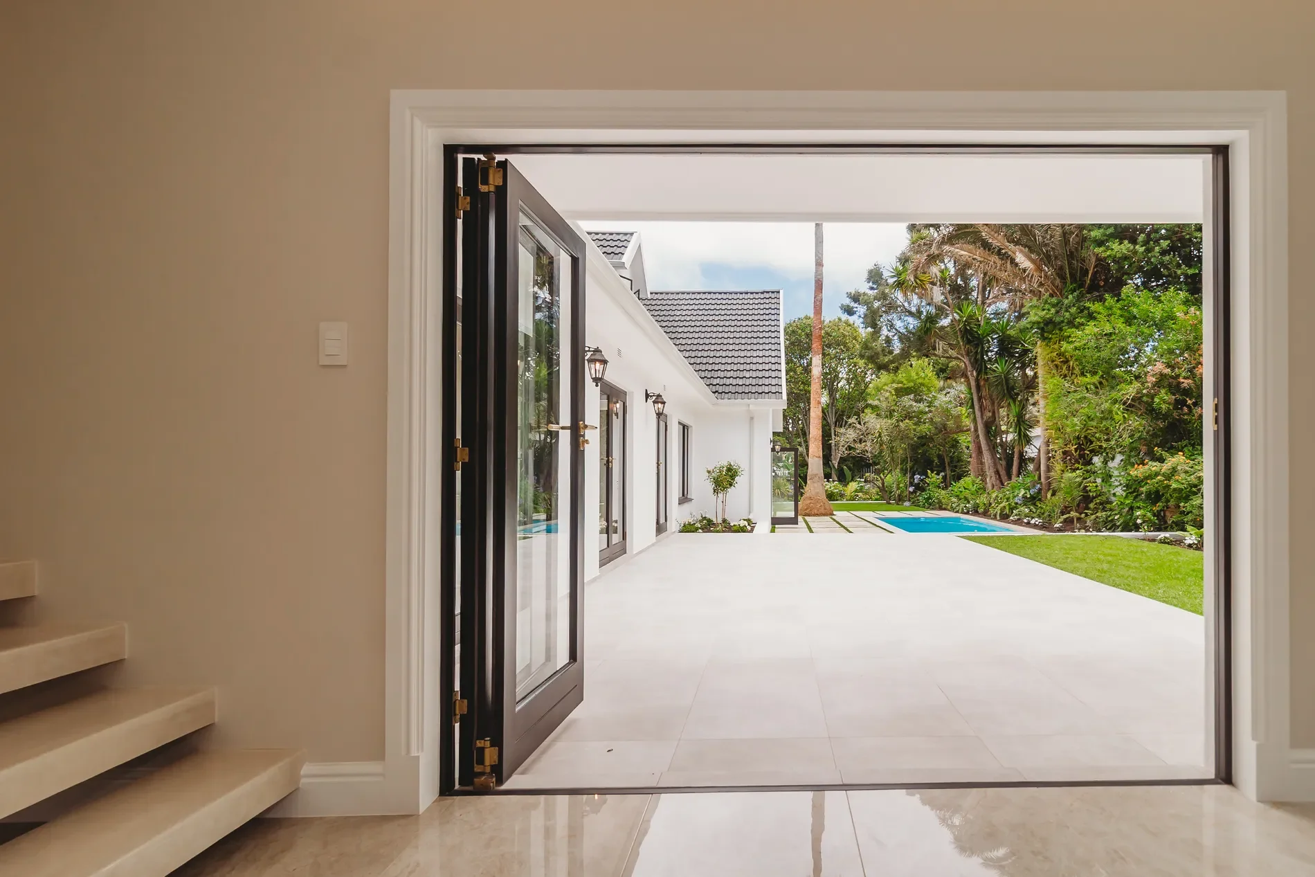Exterior photo 3