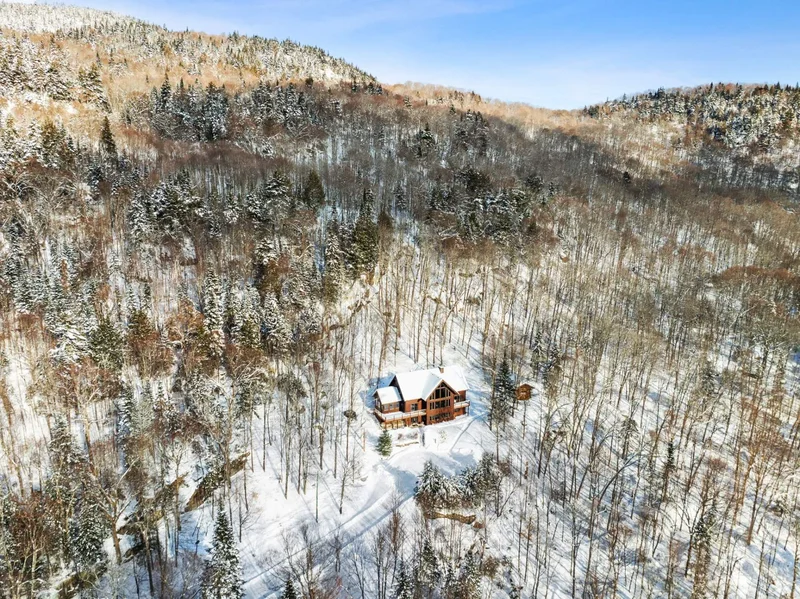 1050 Ch. de la Crête, Lac-Supérieur, Quebec, Canada. - Photo 4