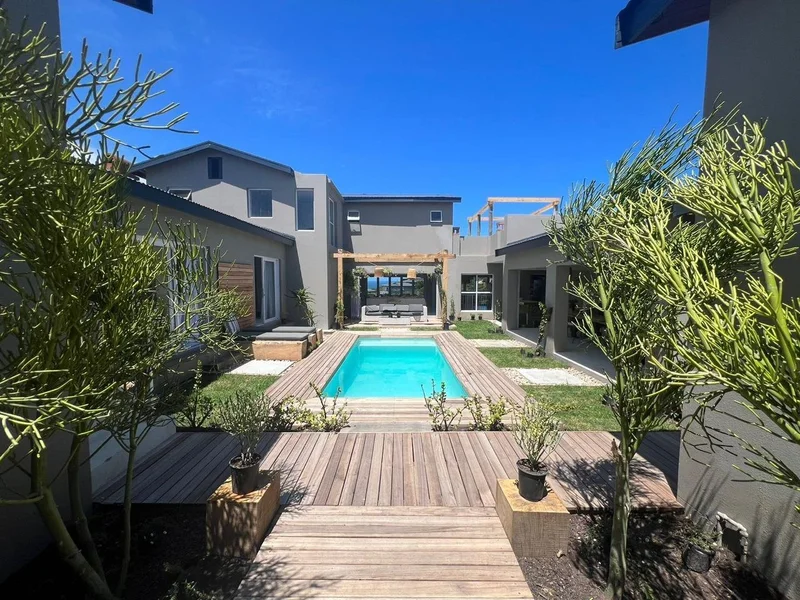Seaside Bliss: Fully Furnished Luxury Holiday Home in Plettenberg Bay