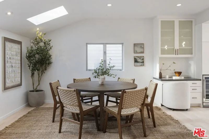 257 Entrada Drive, Santa Monica, California, United States. - Photo 6