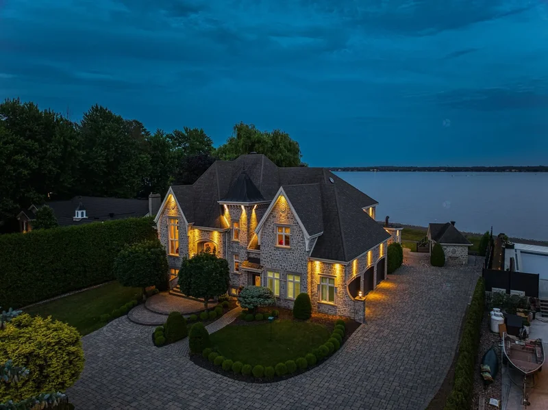 3272 Rue de la Seigneurie, Sainte-Marthe-sur-le-Lac, Quebec, Canada. - Photo 19