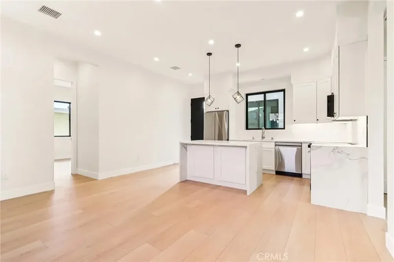 8006 Lloyd Avenue, Los Angeles, California, United States. - Photo 26