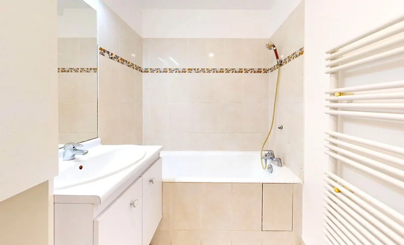La Garenne-Colombes, Île-de-France, France. - Photo 13