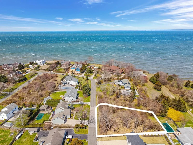 1050 Tasker Lane, Greenport West, New York, United States. - Photo 10