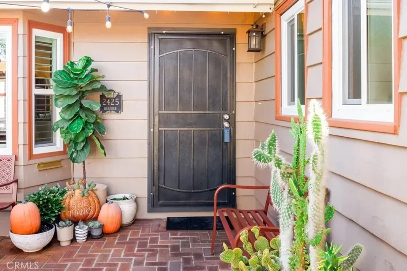 2425 Heather Avenue, Signal Hill, California, United States. - Photo 12