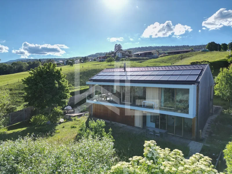 Gimel, Vaud, Switzerland. - Photo 5