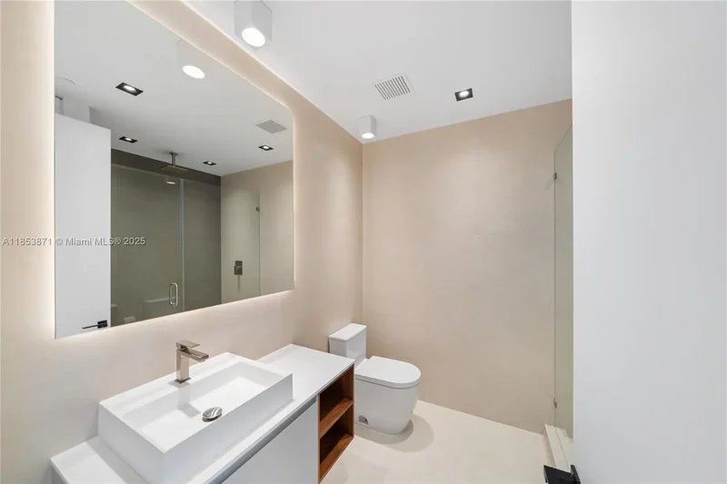 1300 Brickell Bay Dr 4401, Miami, Florida, United States. - Photo 51