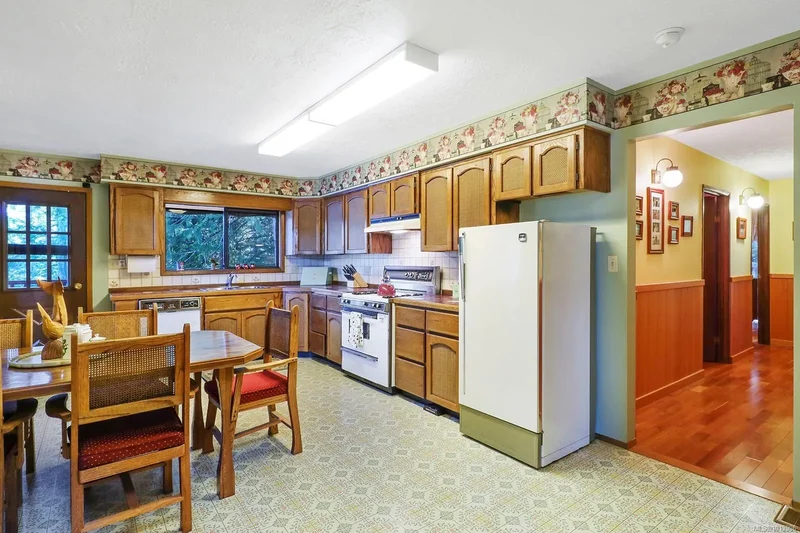 651 Gorge Harbour, Strathcona B, British Columbia, Canada. - Photo 19