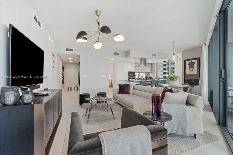1000 Brickell Plz 3401, Miami, Florida, United States. - Photo 6