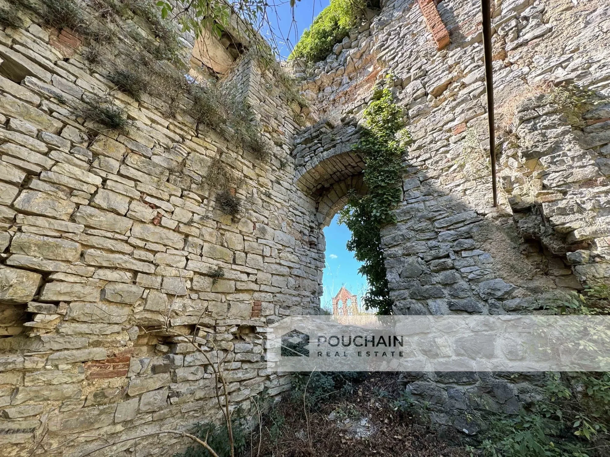 Exterior photo 6