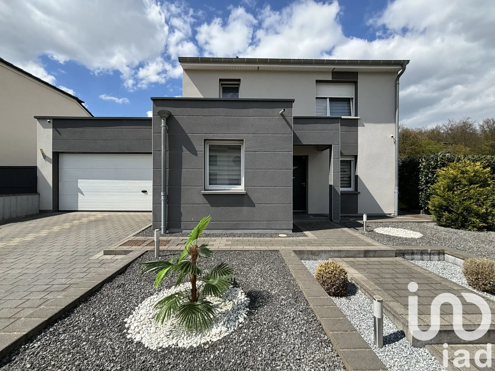 Exterior photo 1