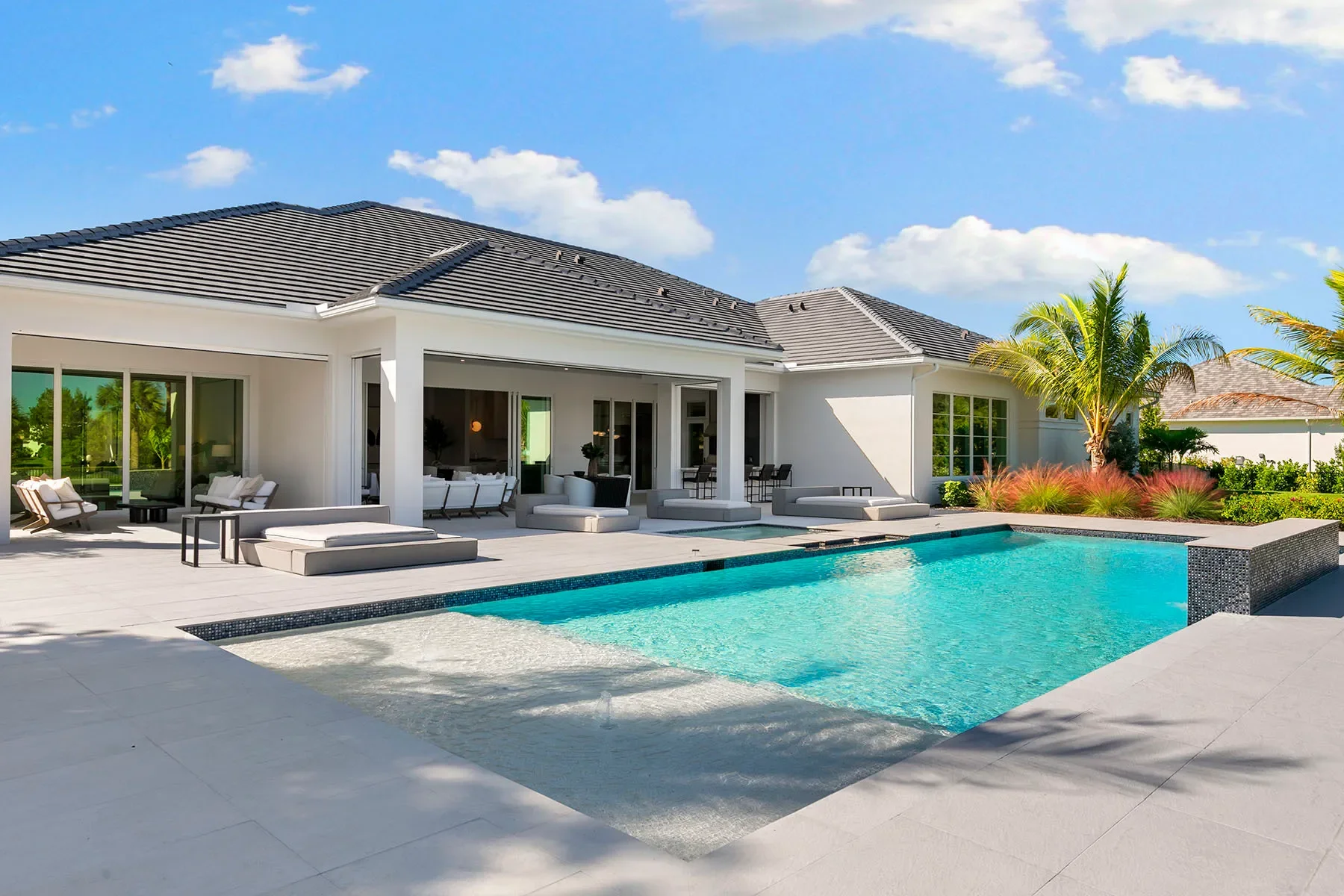 Exterior photo 5