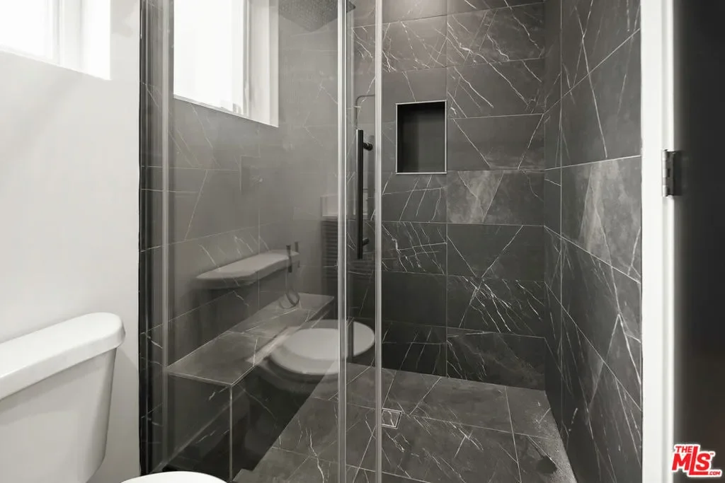 1518 Magnolia Avenue, Los Angeles, California, United States. - Photo 2