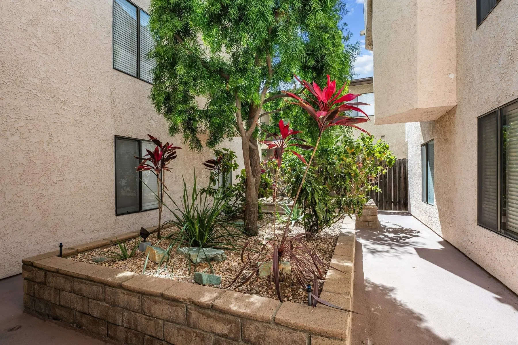 11939 Weddington Street 313, Valley Village, CA 91607, Los Angeles, California, United States. - Photo 34