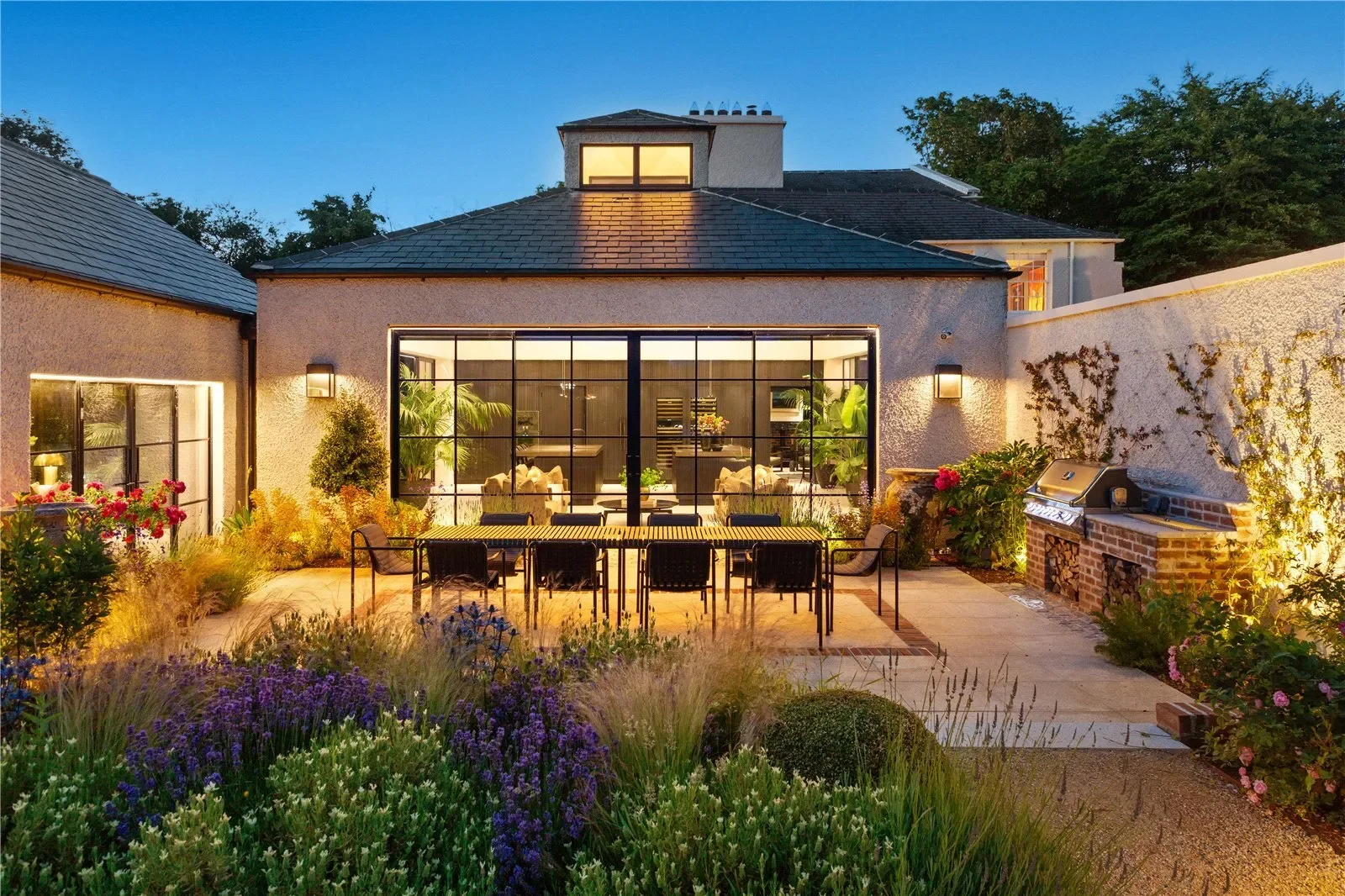 Exterior photo 6
