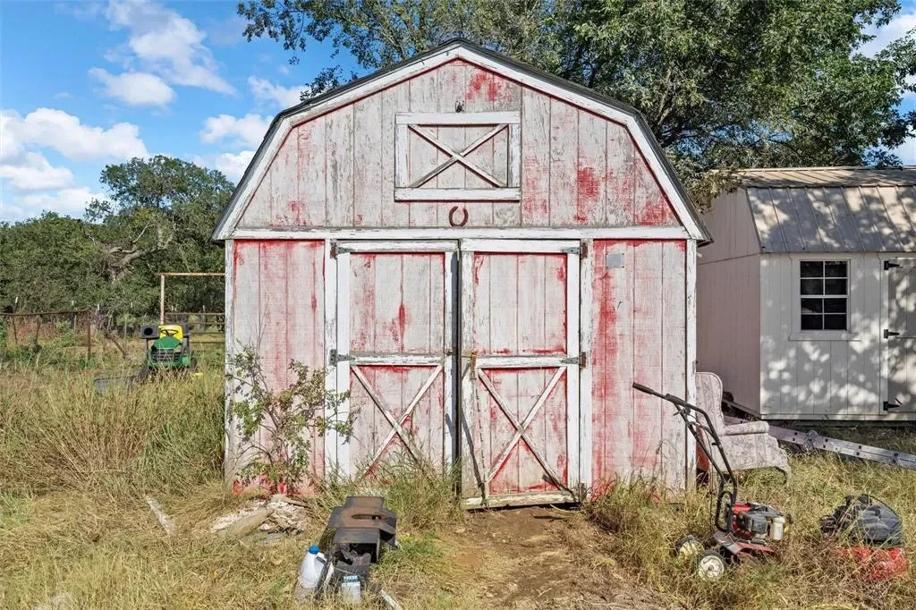 1025 County Road, Hillsboro, TX 76645, Hillsboro, Texas, United States. - Photo 14