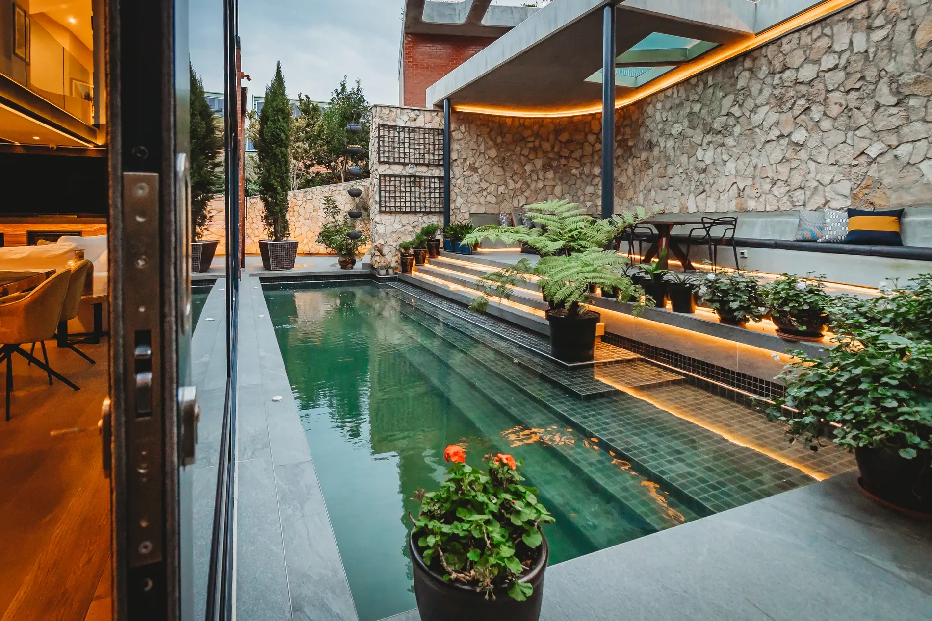 Exterior photo 7