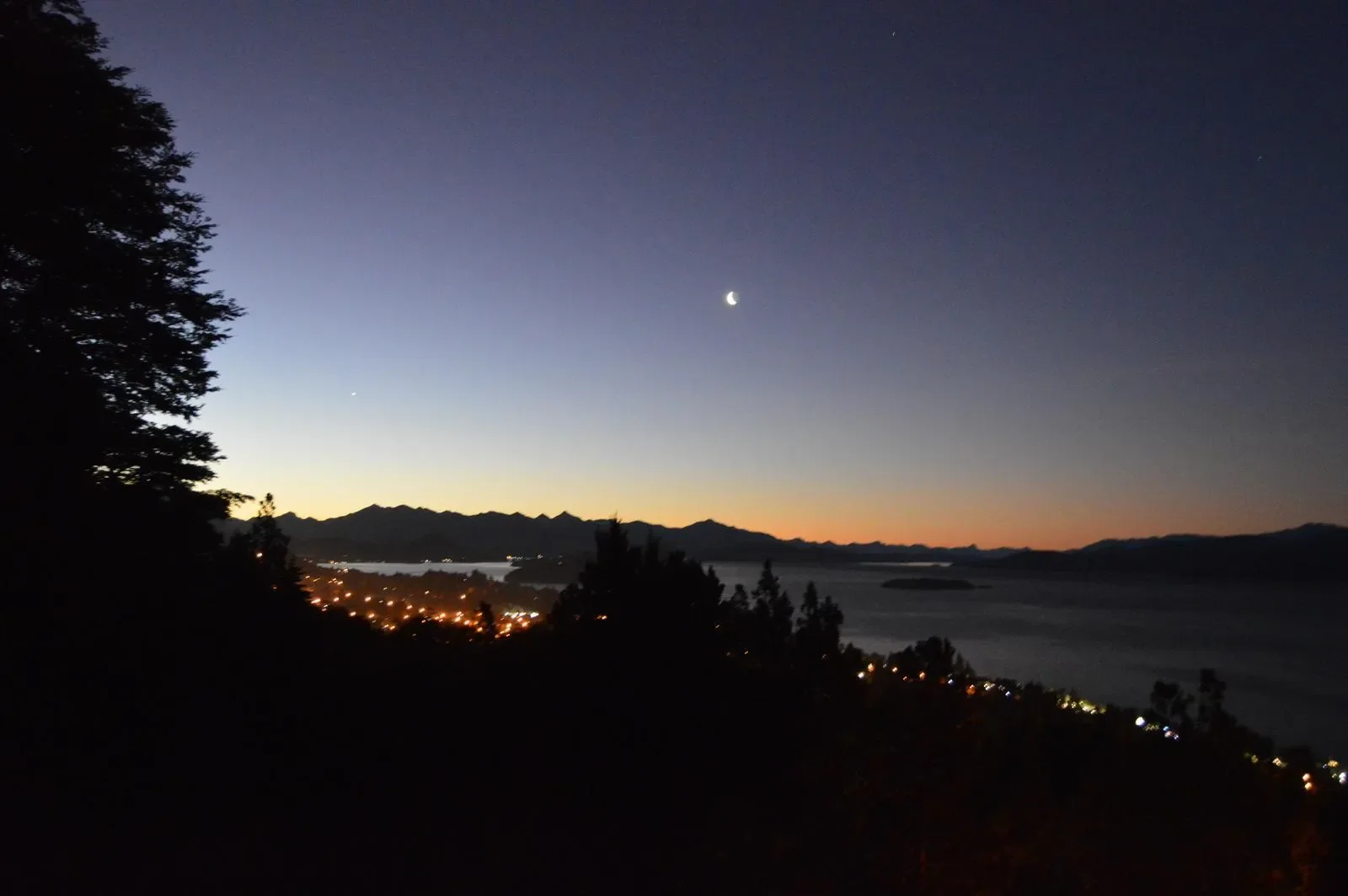 VENTA - Exclusiva casa de 8 ambientes, 5 dormitorios, 6 baños en barrio Las Vertientes, Bariloche, San Carlos de Bariloche, Río Negro, Argentina. - Photo 47