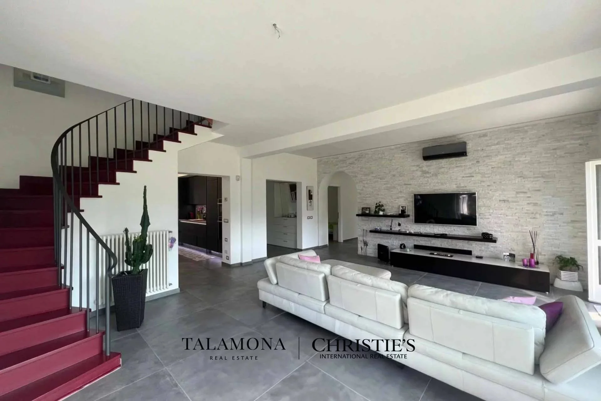 Gallery photo 1