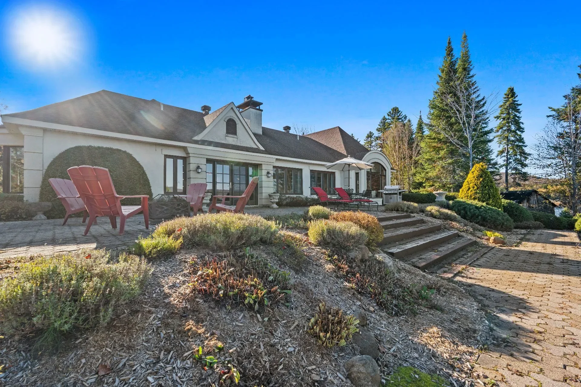 Exterior photo 2
