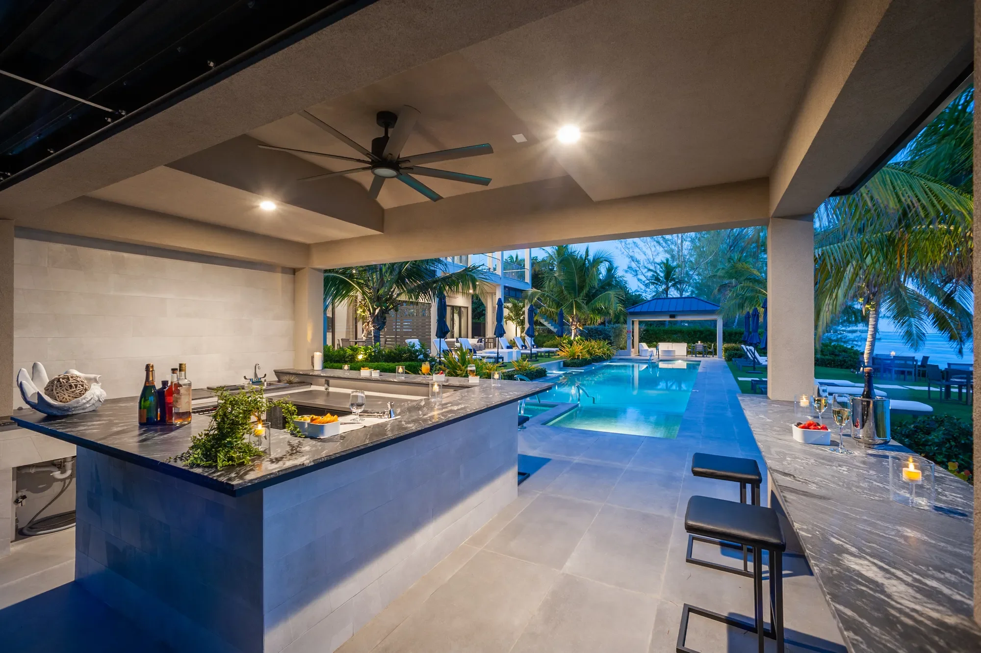 Exterior photo 6