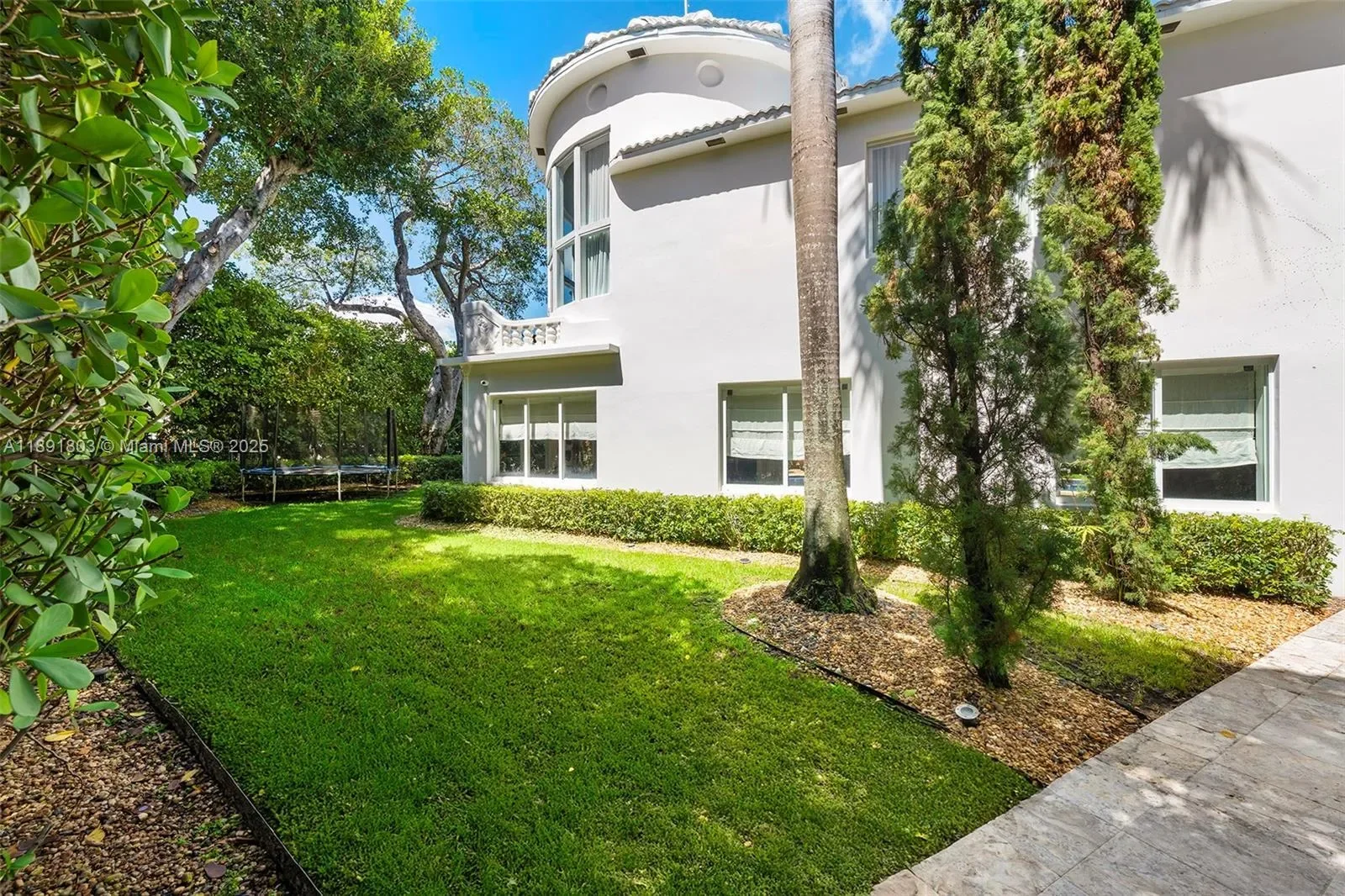 2701 N Bay Rd, Miami Beach, Florida, United States. - Photo 8