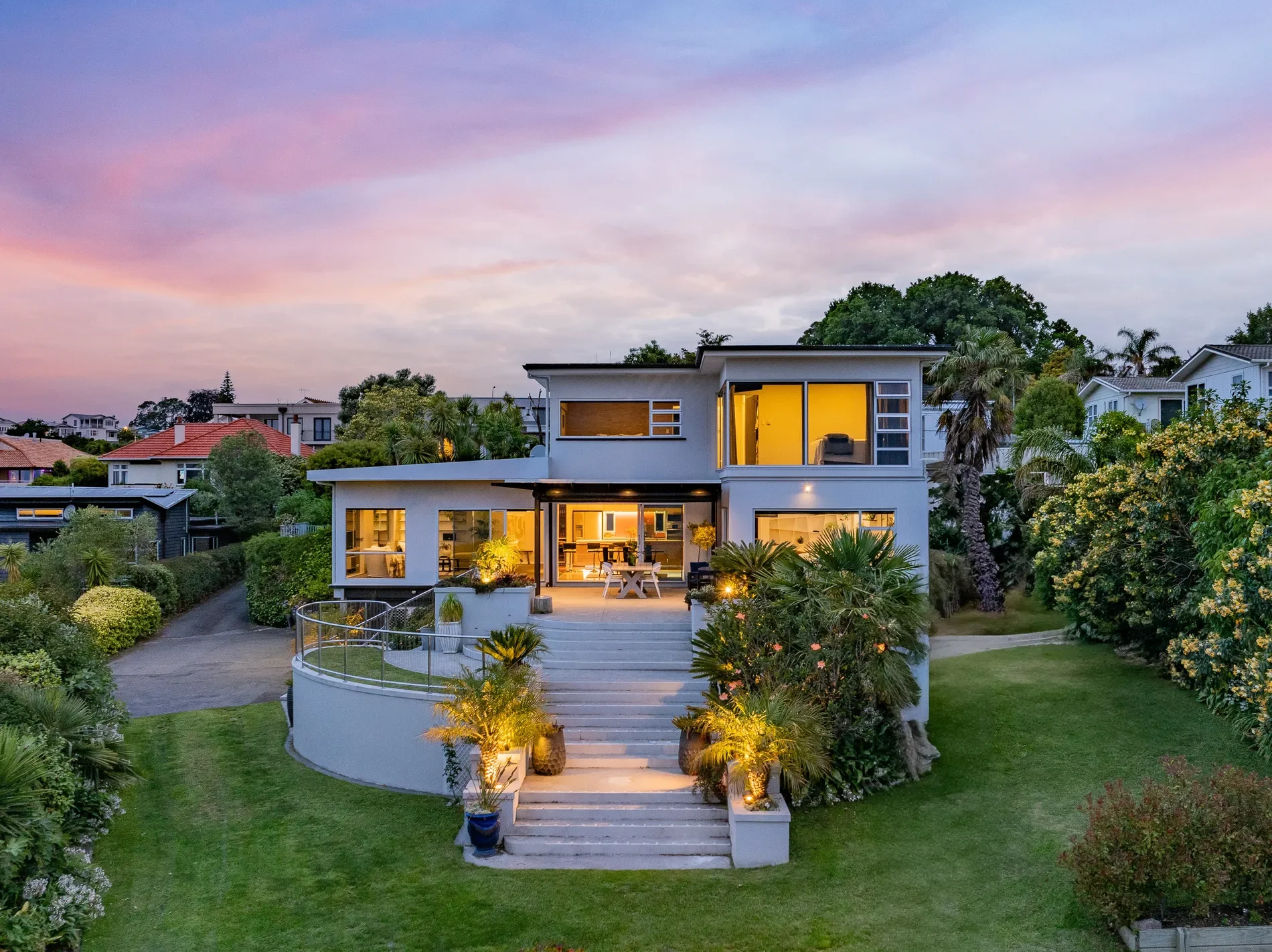 Exterior photo 4