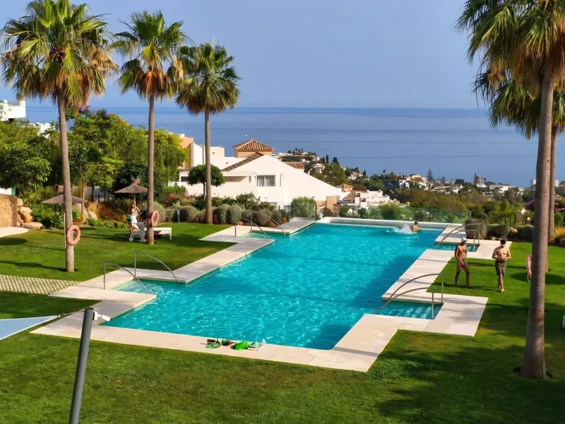 Modern 4-bedroom villa with sea views at Benalmadena