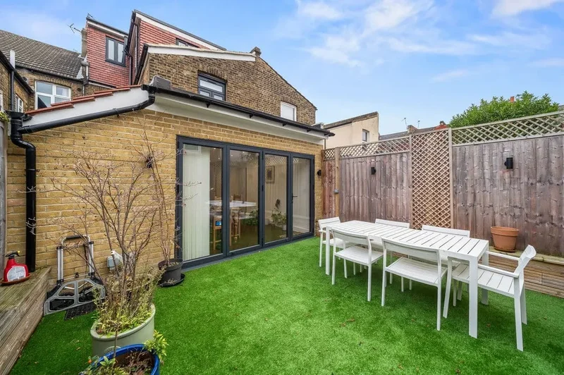 Osborne Road, London, NW2, London, England, United Kingdom. - Photo 10