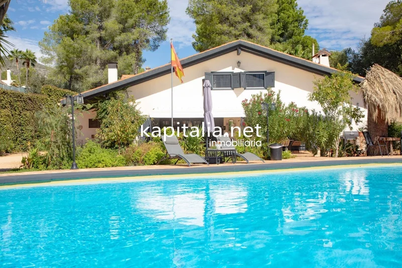 Villa For Sale In Ontinyent With Licence For Airbnb.