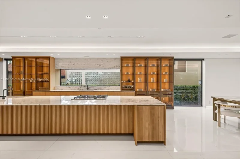 94 S Hibiscus Dr , Miami Beach, FL 33139, Miami Beach, Florida, United States. - Photo 18