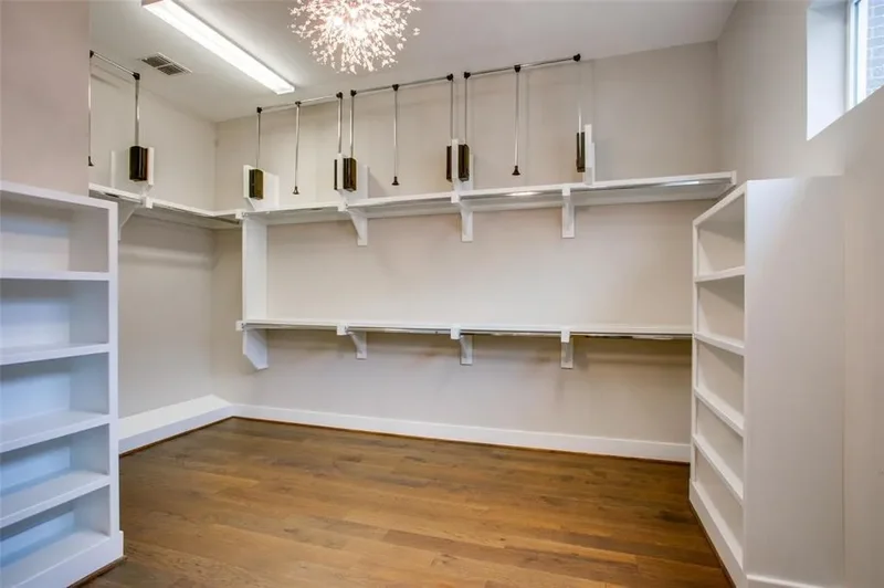 381 E Greenbriar Lane 804, Dallas, Texas, United States. - Photo 25