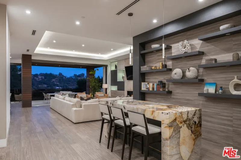 800 N Tigertail Road, Los Angeles, California, United States. - Photo 34