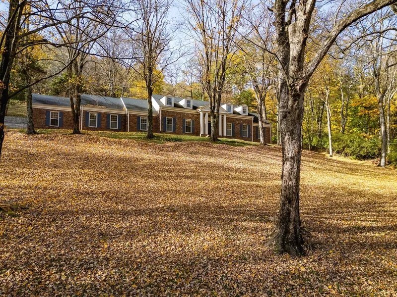 Single Family Residence in Nashville