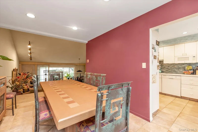 1055 Cedarhurst Street, Valley Stream, New York, United States. - Photo 6