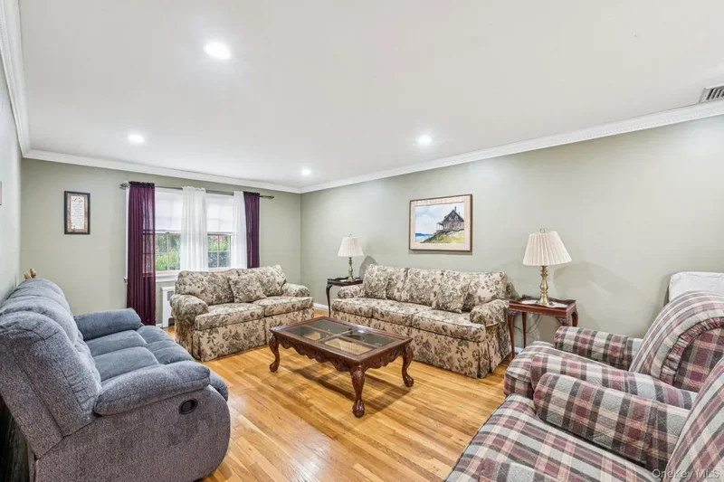 9 Princeton Drive, Plainview, NY, 11803, USA, Plainview, New York, United States. - Photo 13