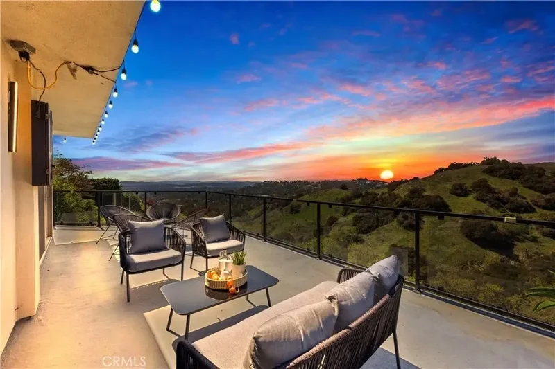 2637 N Mountain Avenue, Claremont, California, United States. - Photo 3