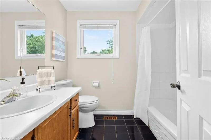 29 Laurendale Avenue, Waterdown, ON L8B 0B4, Hamilton, Ontario, Canada. - Photo 28