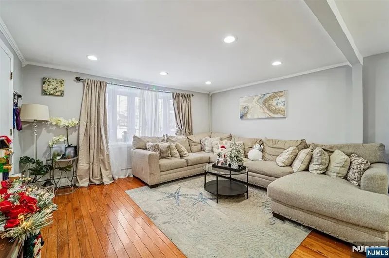 342 Lincoln Avenue, Elmwood Park, New Jersey, United States. - Photo 14