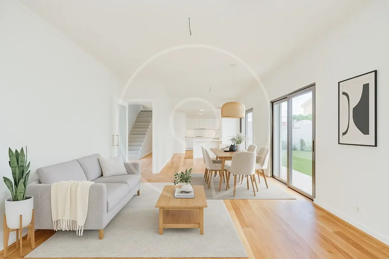 4 bedroom villa with swimming pool in small condominium