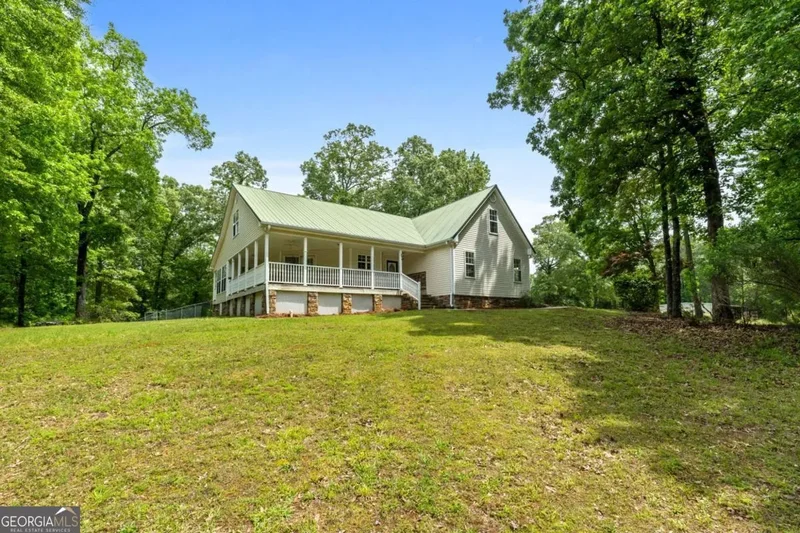 4 Bedrooms Single Family Detached