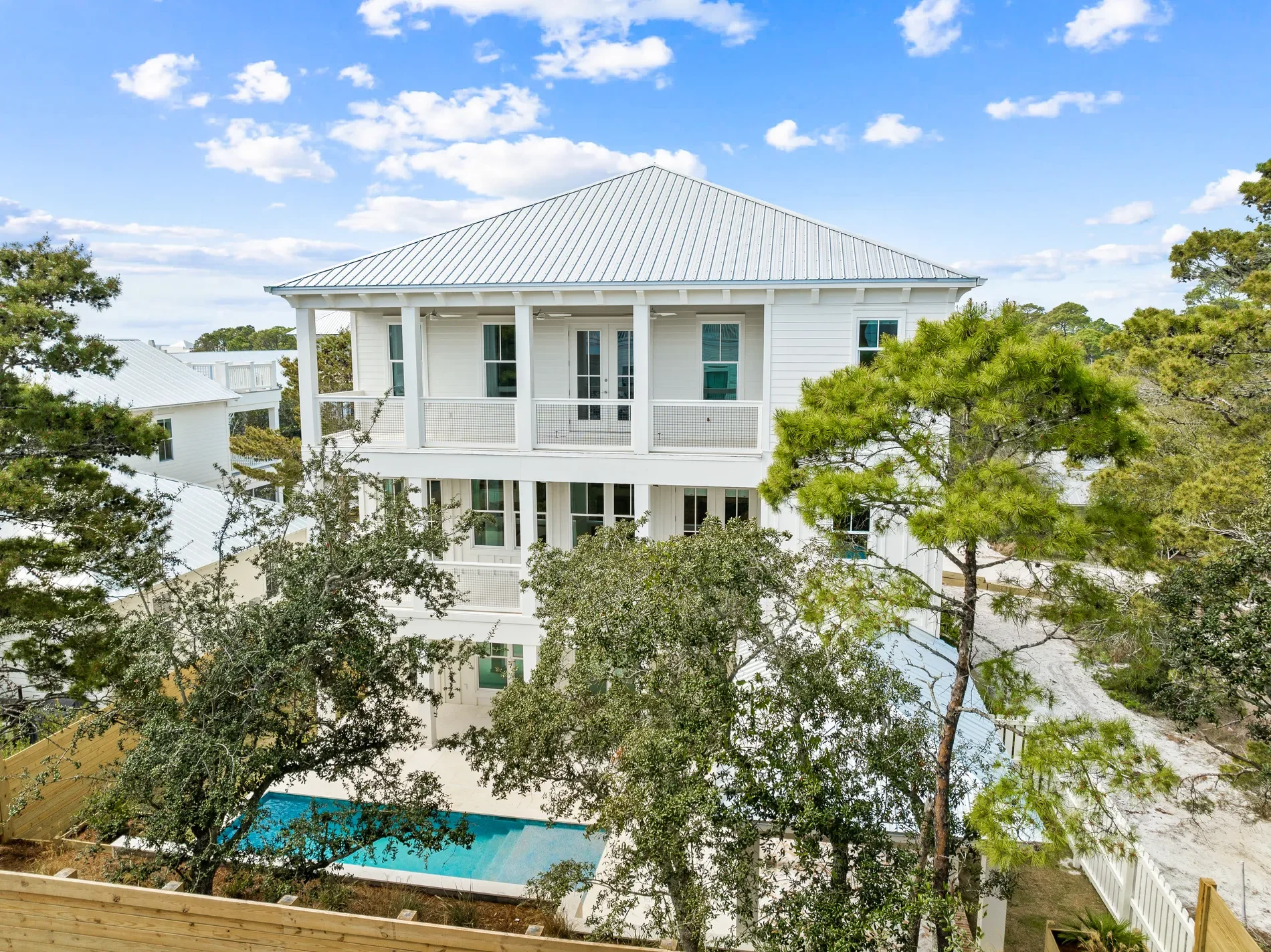 Exterior photo 8