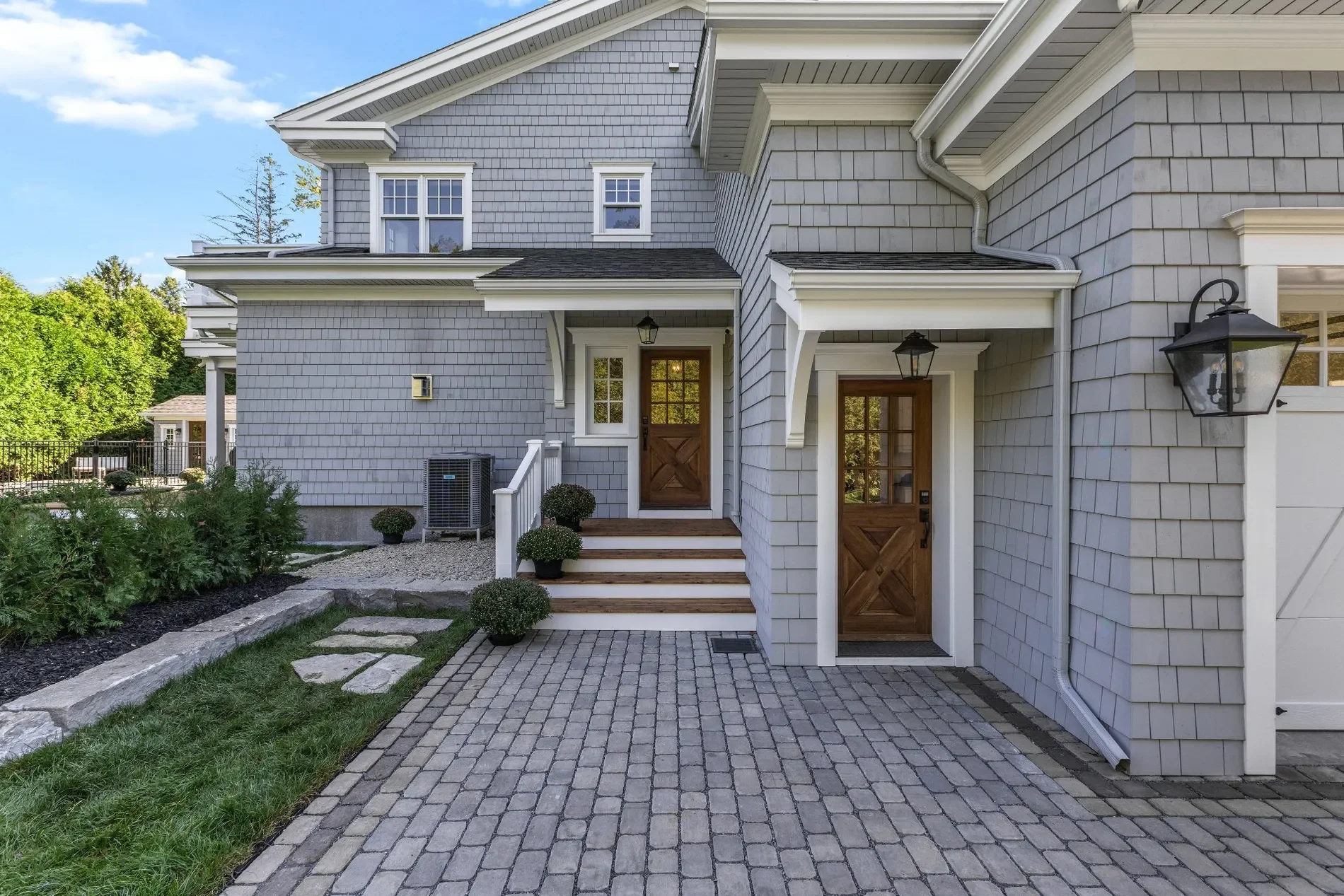 Exterior photo 4