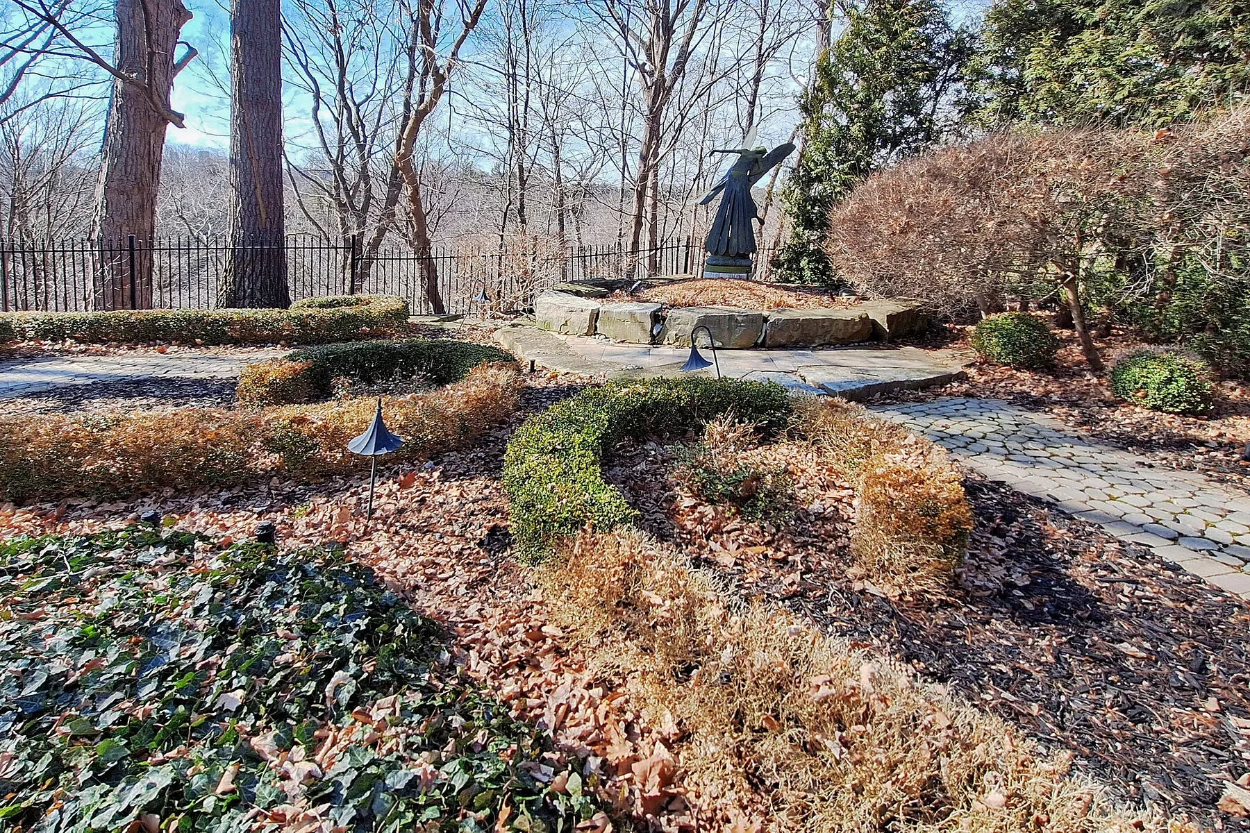 Exterior photo 2