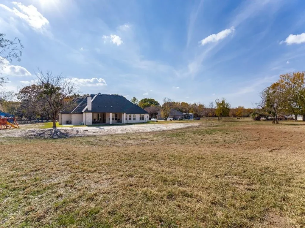 129 Lariat Court, Azle, Texas, United States. - Photo 27