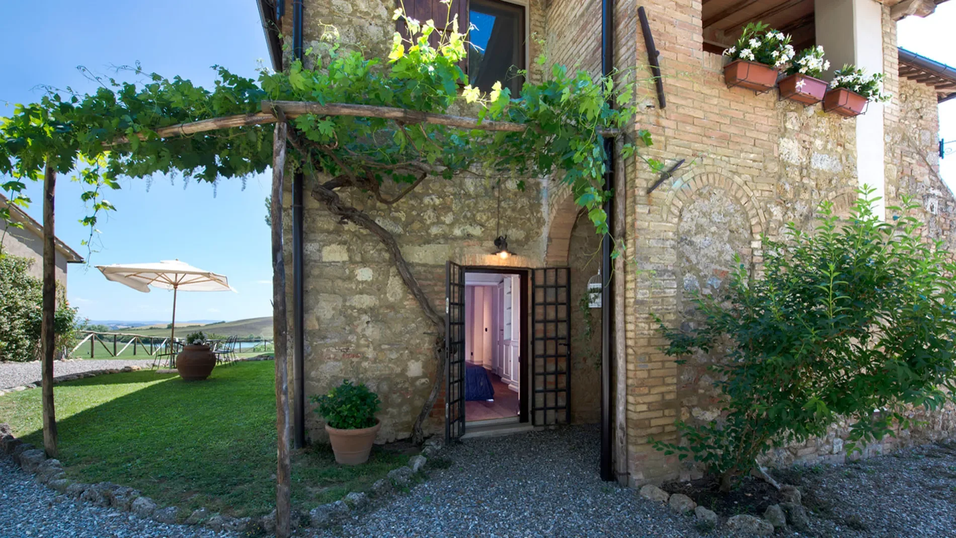 Exterior photo 10