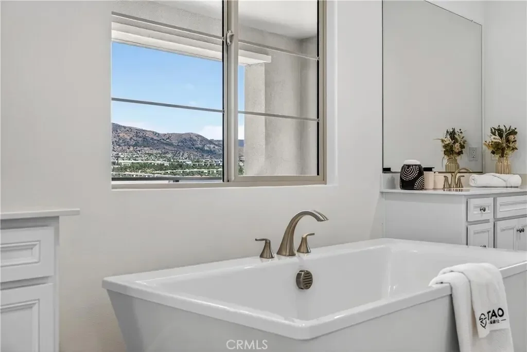 21219 Currant Ct, Los Angeles, California, United States. - Photo 23