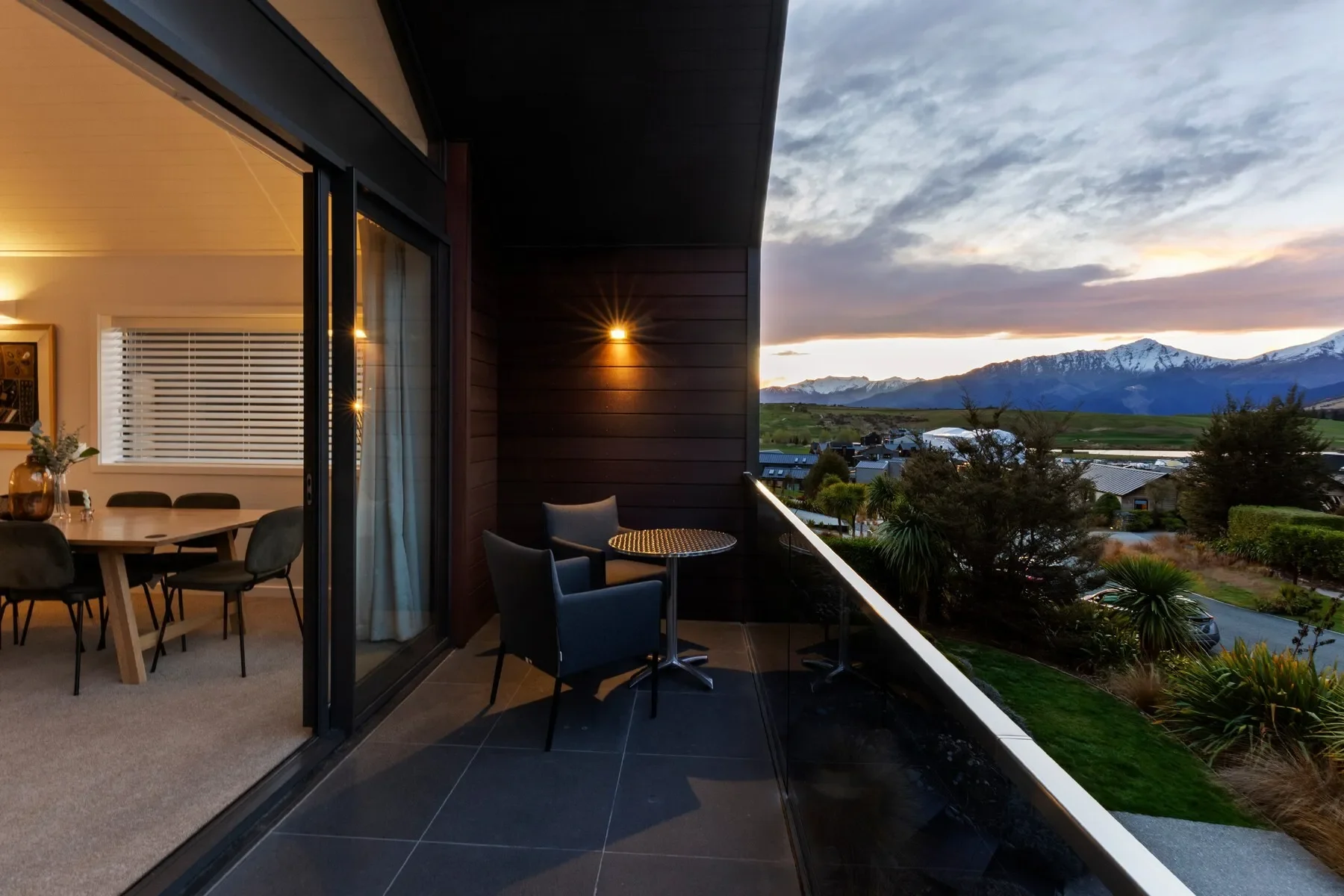 Exterior photo 5